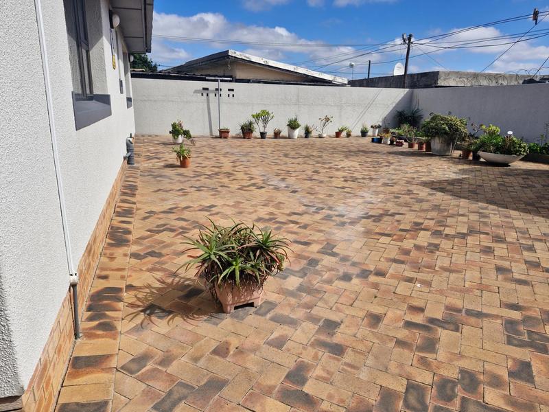 6 Bedroom Property for Sale in Cravenby Western Cape